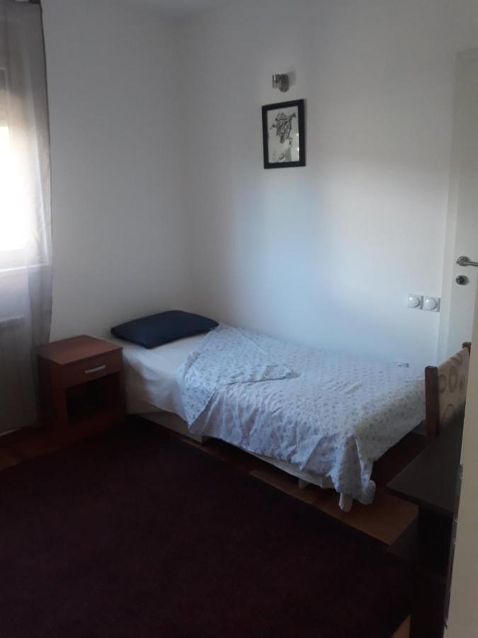 Apartman Pirot Appartement Buitenkant foto