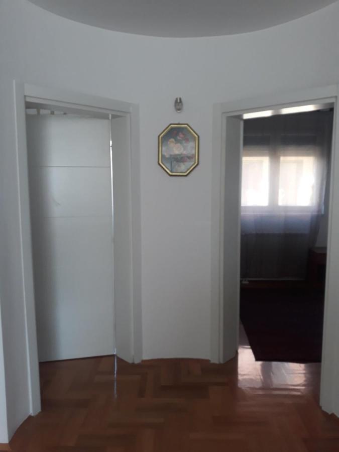 Apartman Pirot Appartement Buitenkant foto