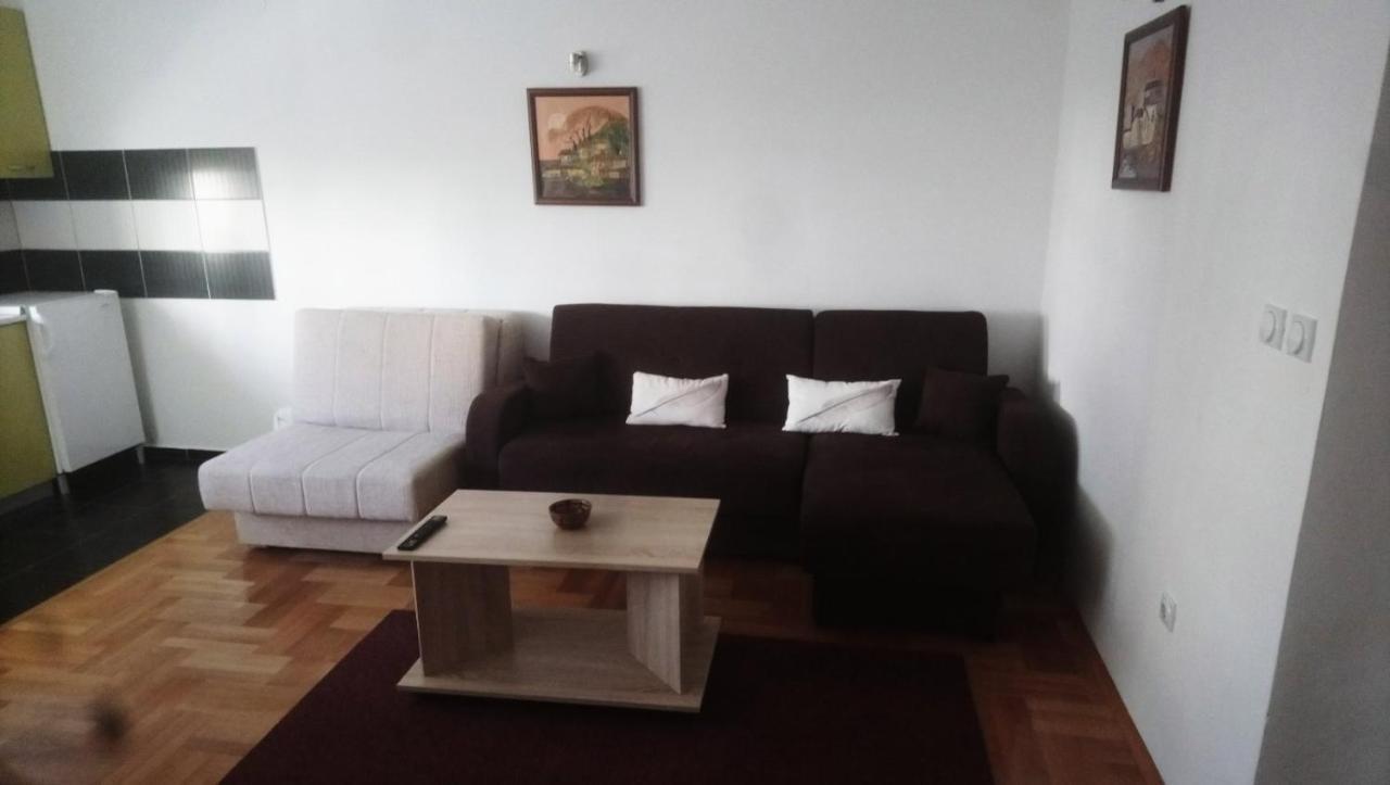 Apartman Pirot Appartement Buitenkant foto