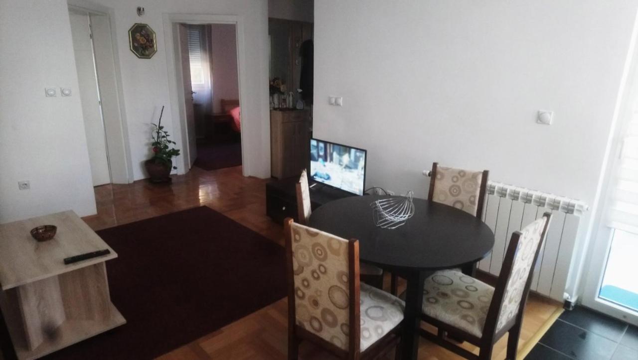 Apartman Pirot Appartement Buitenkant foto